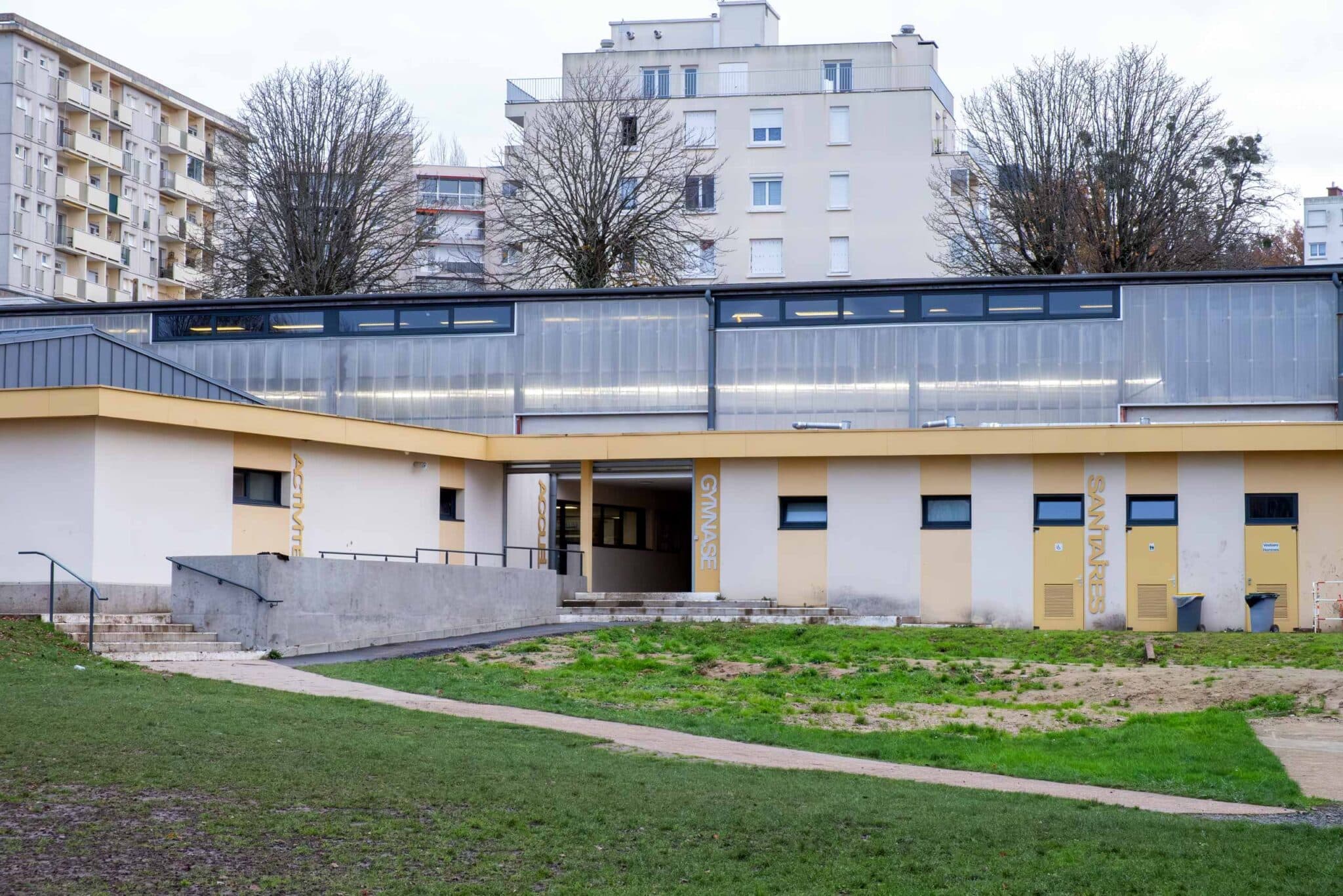 saint-charles-sainte-croix-le-mans-ensemble-scolaire-gymnase-1